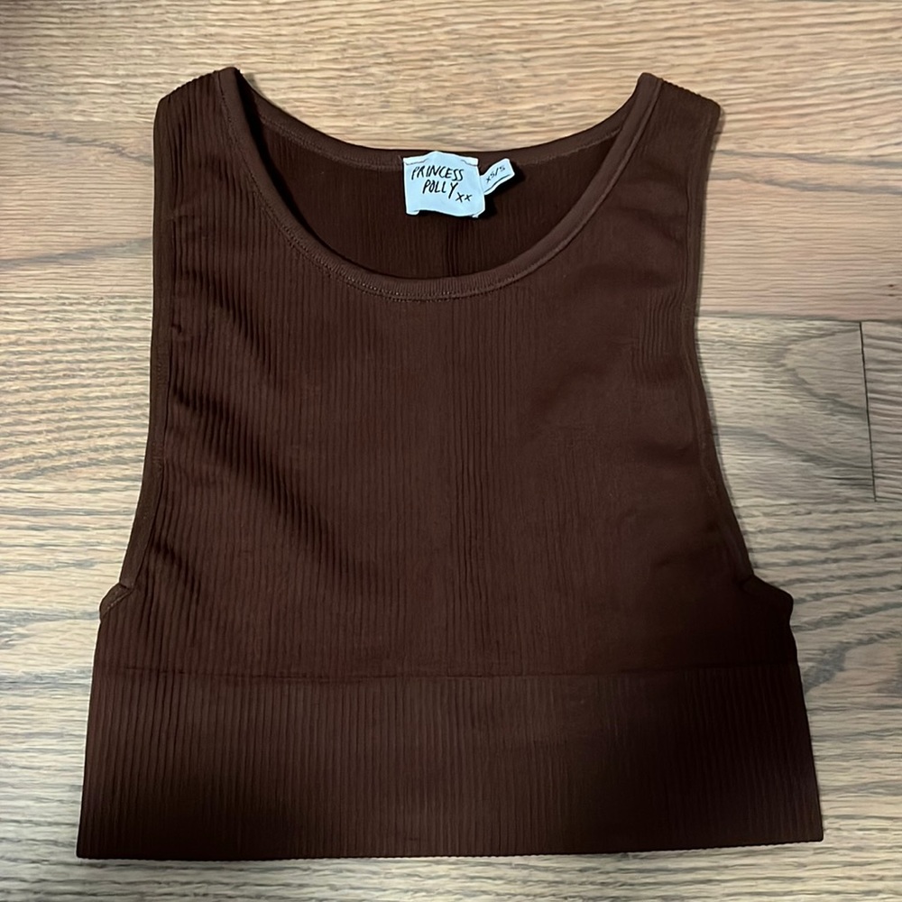 Crop top, low on sides